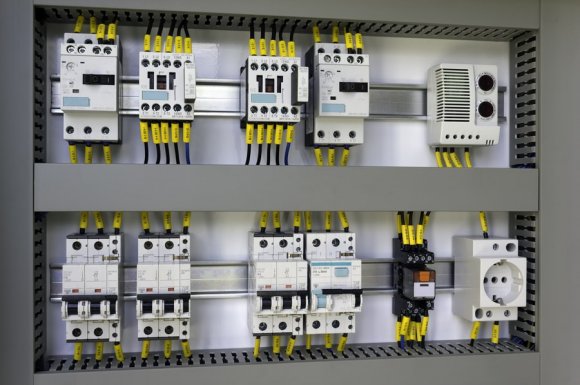 Artisan électricien pour installation de systèmes électrique en lotissement neuf 